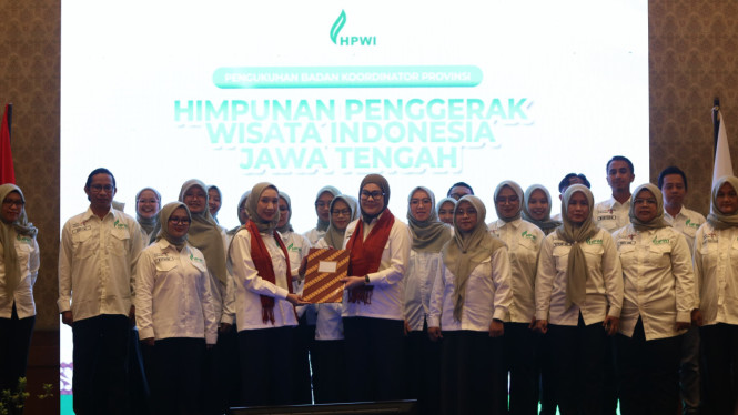 Niken Mayasari saat dikukuhkan sebagai Ketua BKP HPWI Jateng