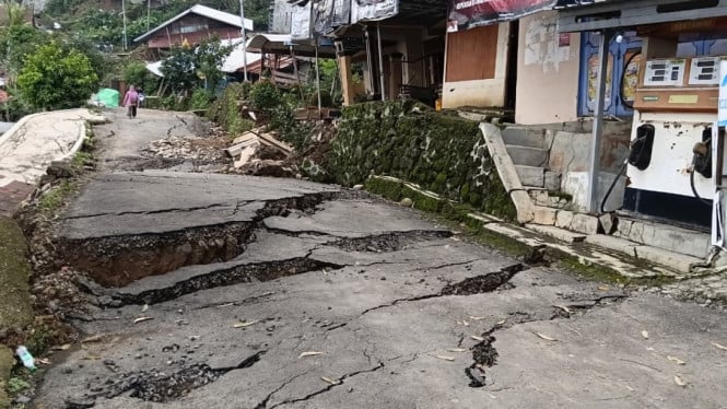 Tanah Bergerak Tegal