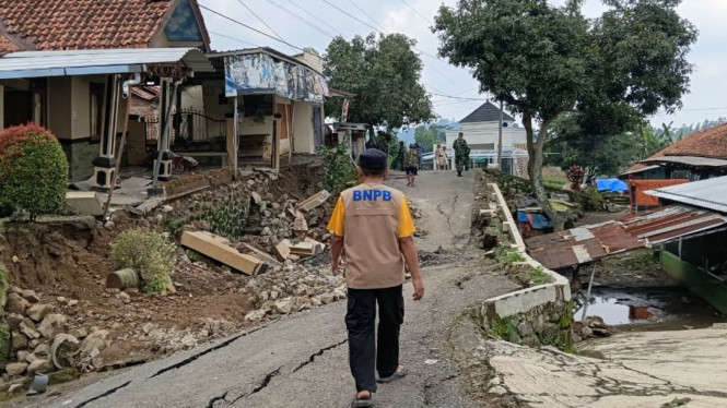 Tanah Bergerak Tegal