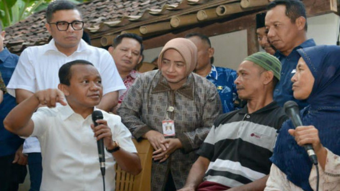 Tinjau Bantuan Listrik Desa di Purworejo
