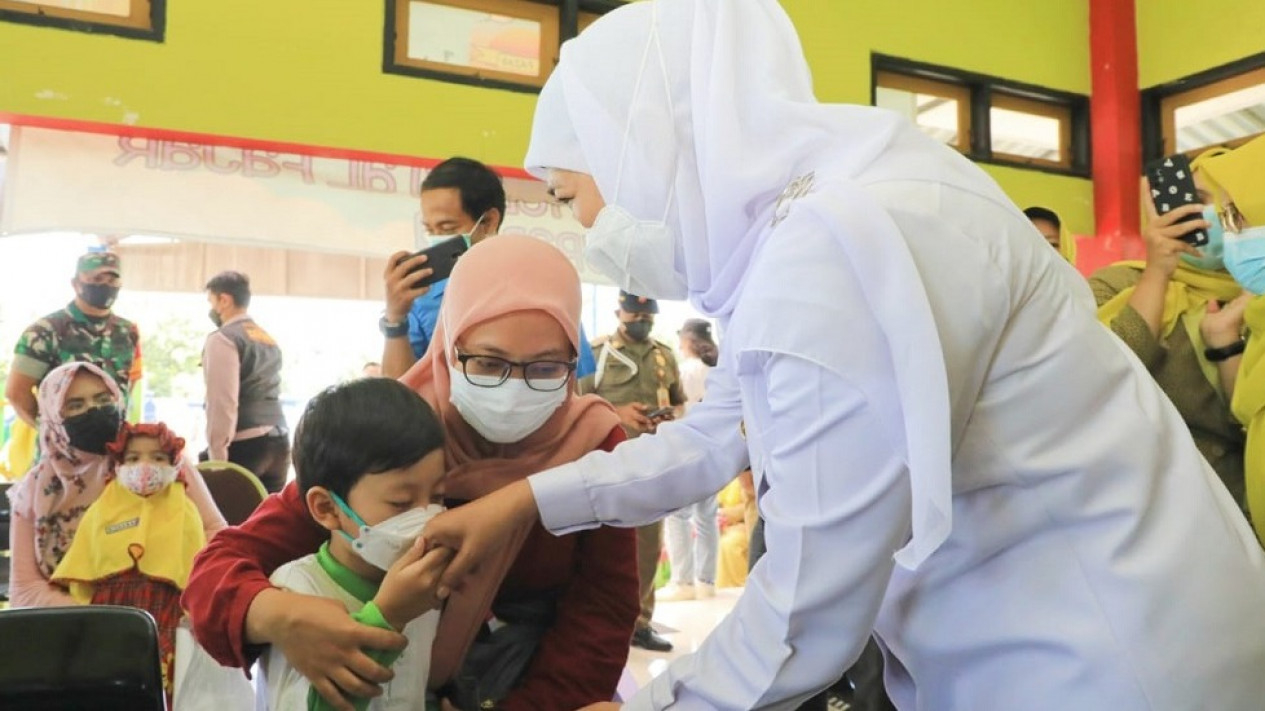 Khofifah Indar Parawansa meninjau pelaksanaan BIAN.