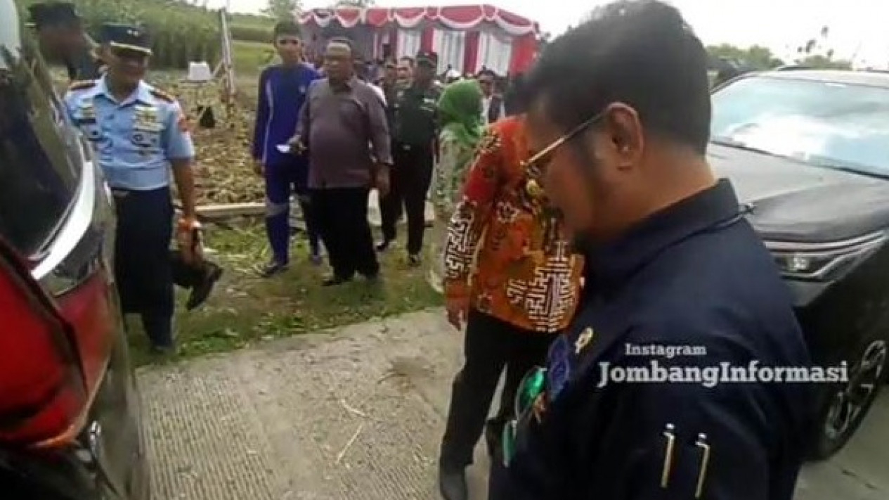 Mobil rombongan Mentan tabrakan beruntun di Jombang