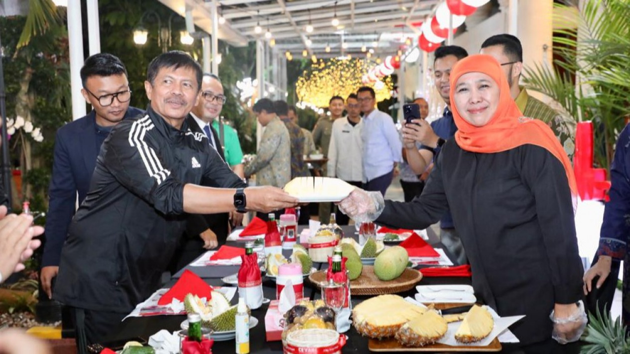 Gubernur Khofifah bersama Coach Indra Sjafri