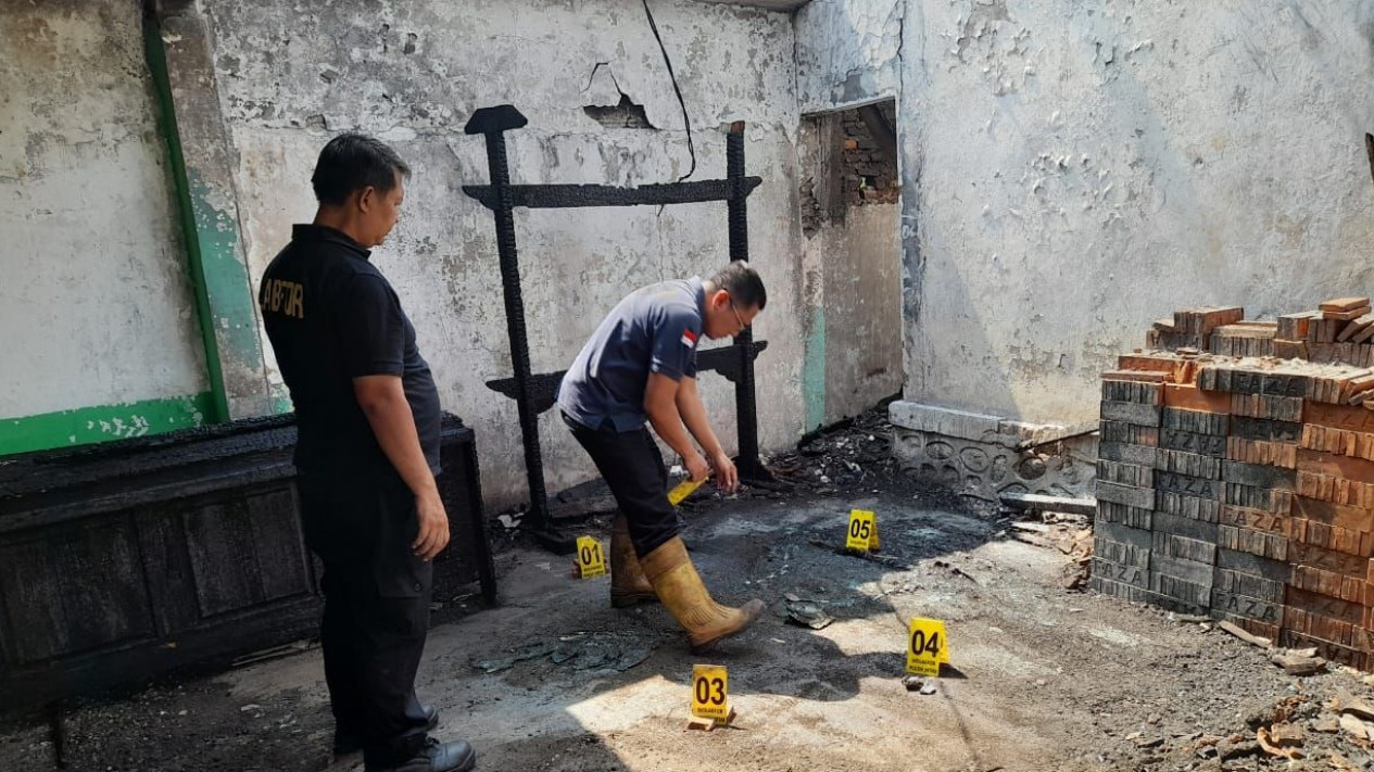 Selidiki Penyebab Kebakaran Kantor Desa di Mojokerto