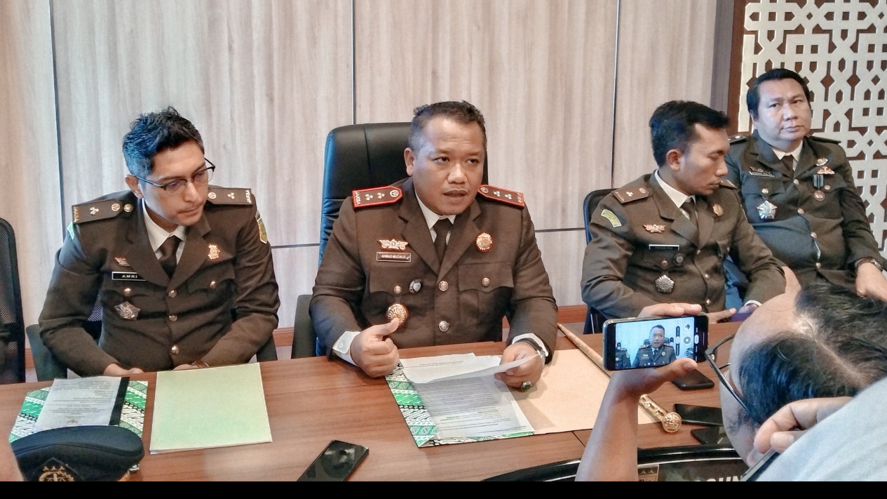 Kepala Kejari Tulungagung, Ahmad Mukhlis bersama jajaran.