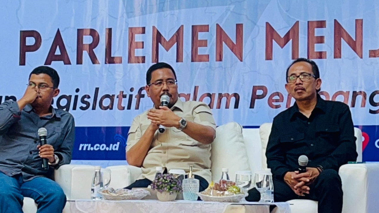 Anwar Sadad di diskusi FISIP Universitas Airlangga