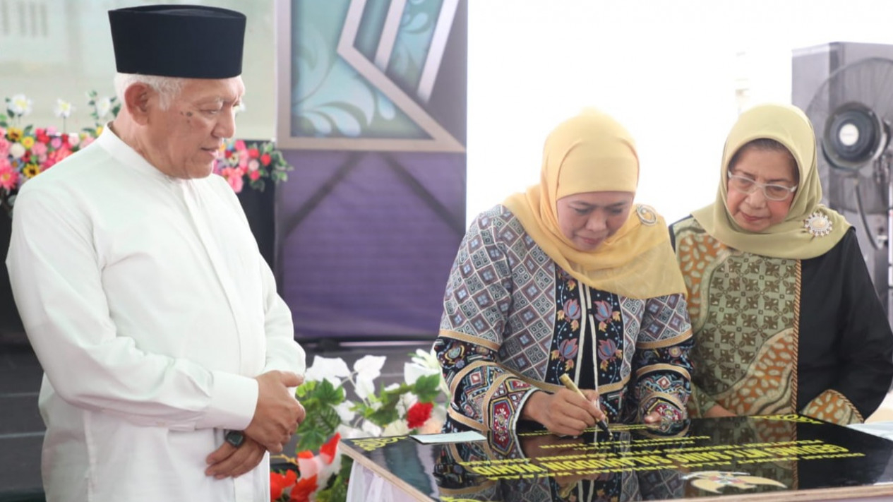 Penandatanganan Prasasti Peresmian MTs Sains Salahuddin Wahid