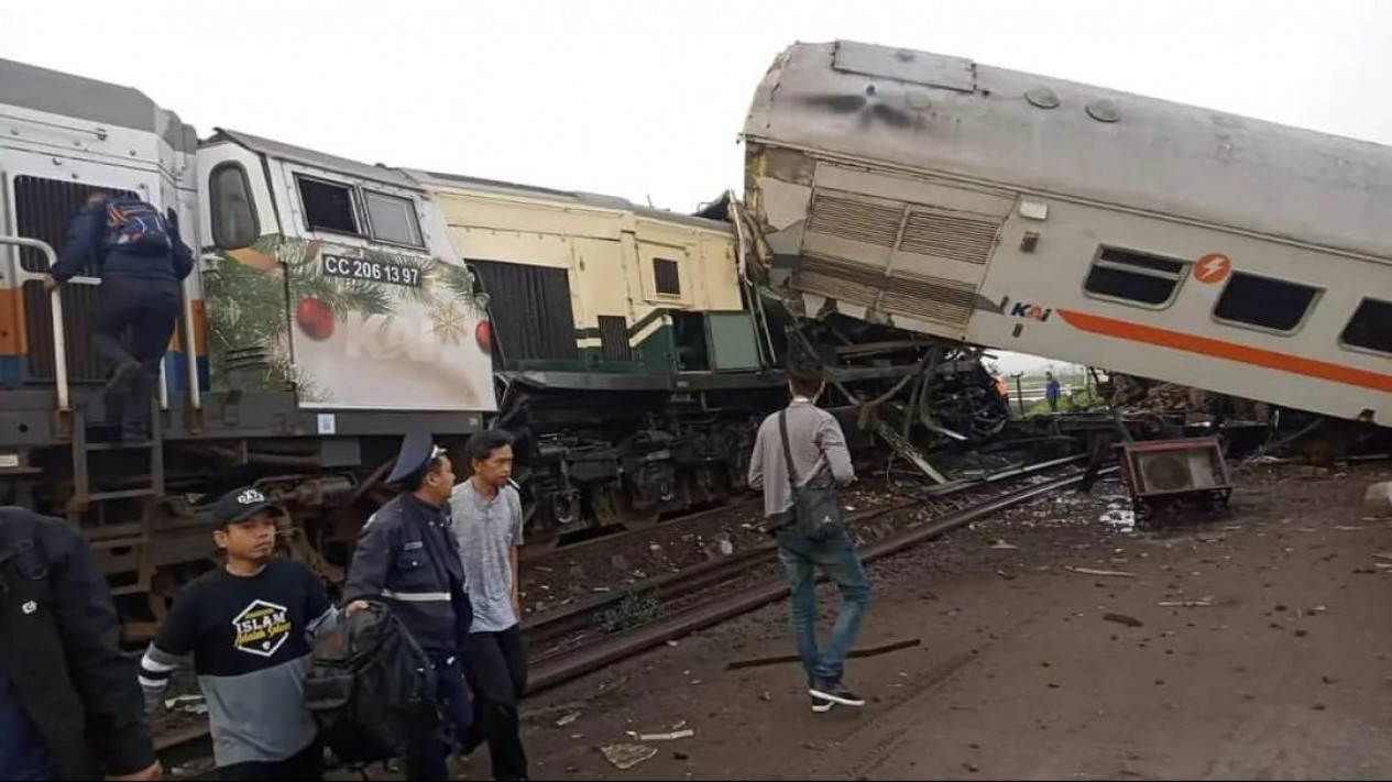 Kondisi KA Turangga dan KA Lokal Bandung paska tabrakan di Jawa Barat.