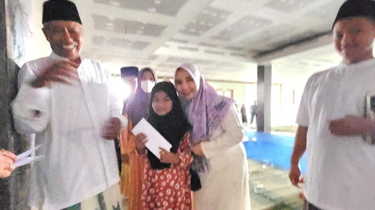 Dirut RS Wates Husada, dr Titin Ekowati saat santuni anak yatim