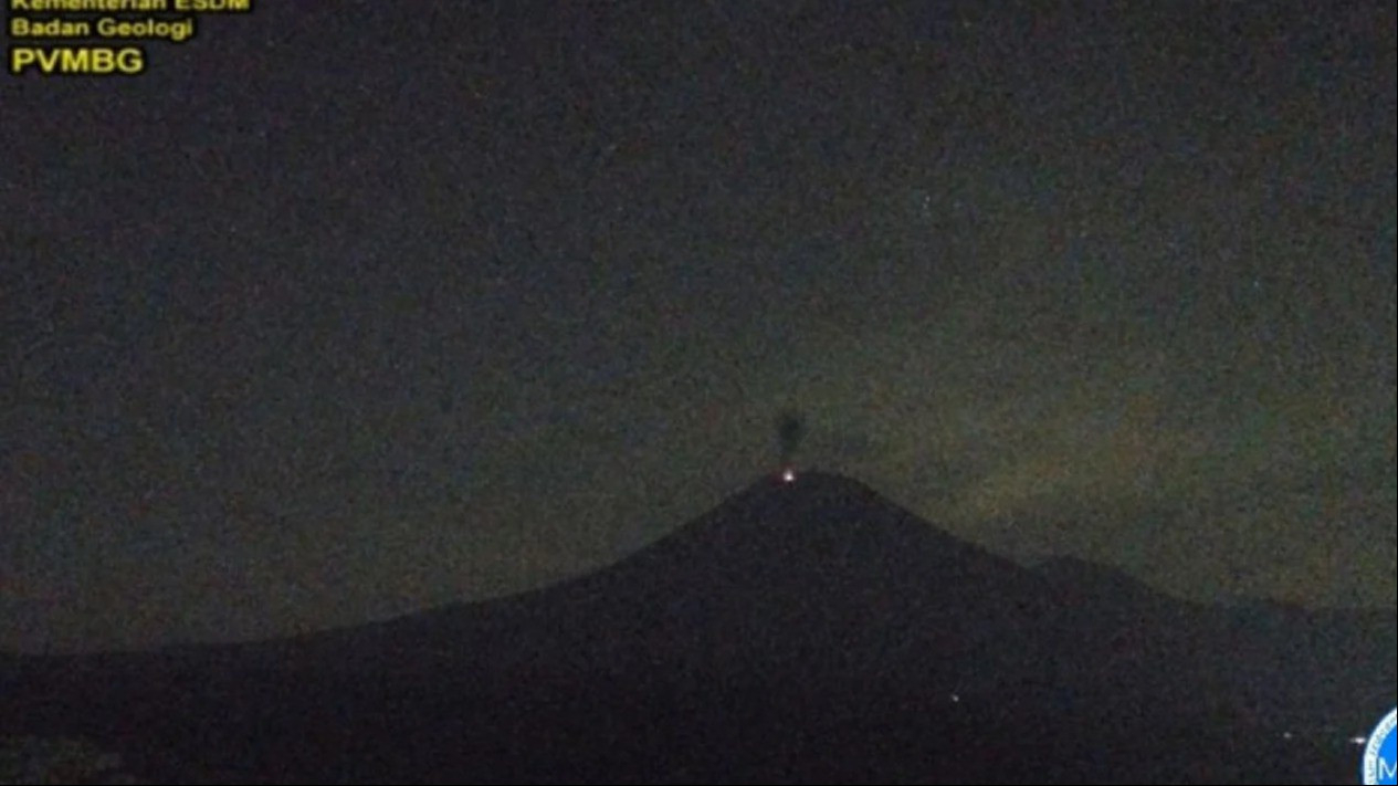 Kondisi Gunung Semeru pada Senin Pagi