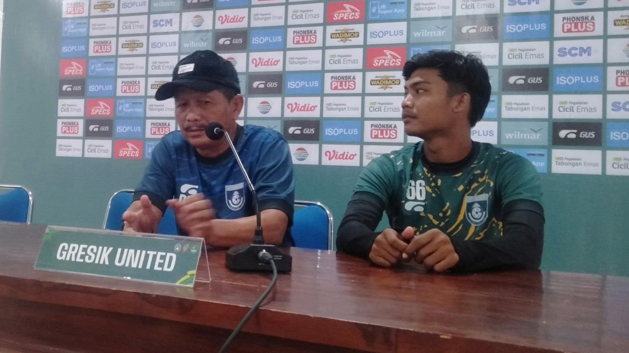 Pelatih Gresik United dan pemain