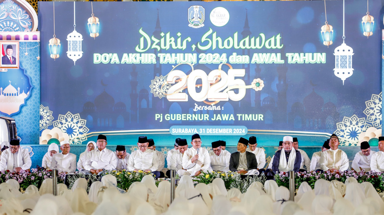 Dzikir, Sholawat dan Doa Bersama di Masjid Al Akbar Surabaya.