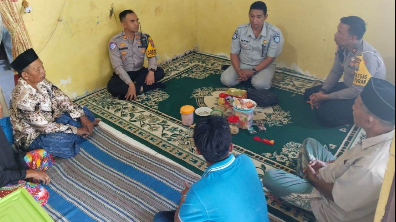 Polres Lamongan mengunjungi rumah korban kecelakaan kereta api