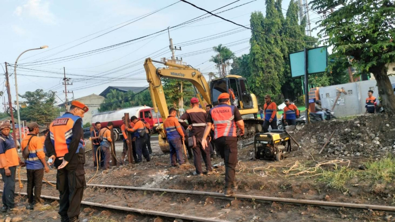 Perlintasan Nomor 11 di Gresik Di tutup KAI usai kecelakaan maut.
