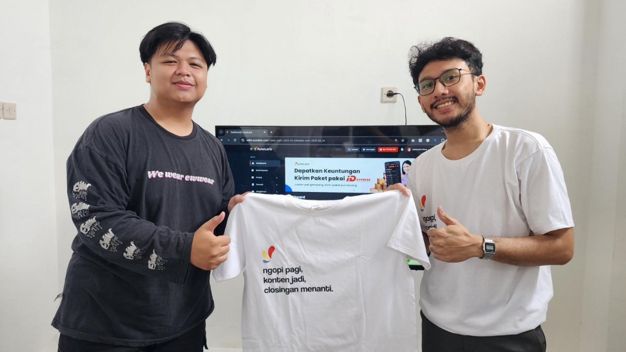 CMO AutoLaris, Irawan Budiadi Luhur (kanan) saat mengedukasi pebisnis