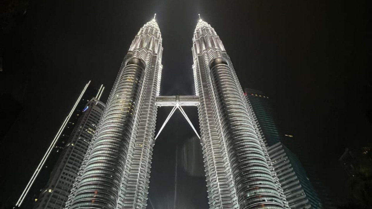 Menara Kembar Petronas di Kuala Lumpur, Malaysia.