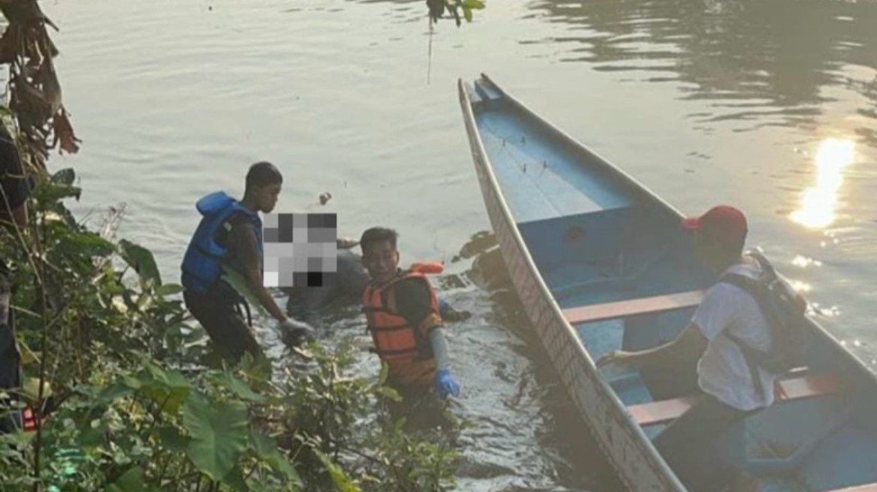 Evakuasi penemuan mayat di Sungai Ngotok Mojokerto
