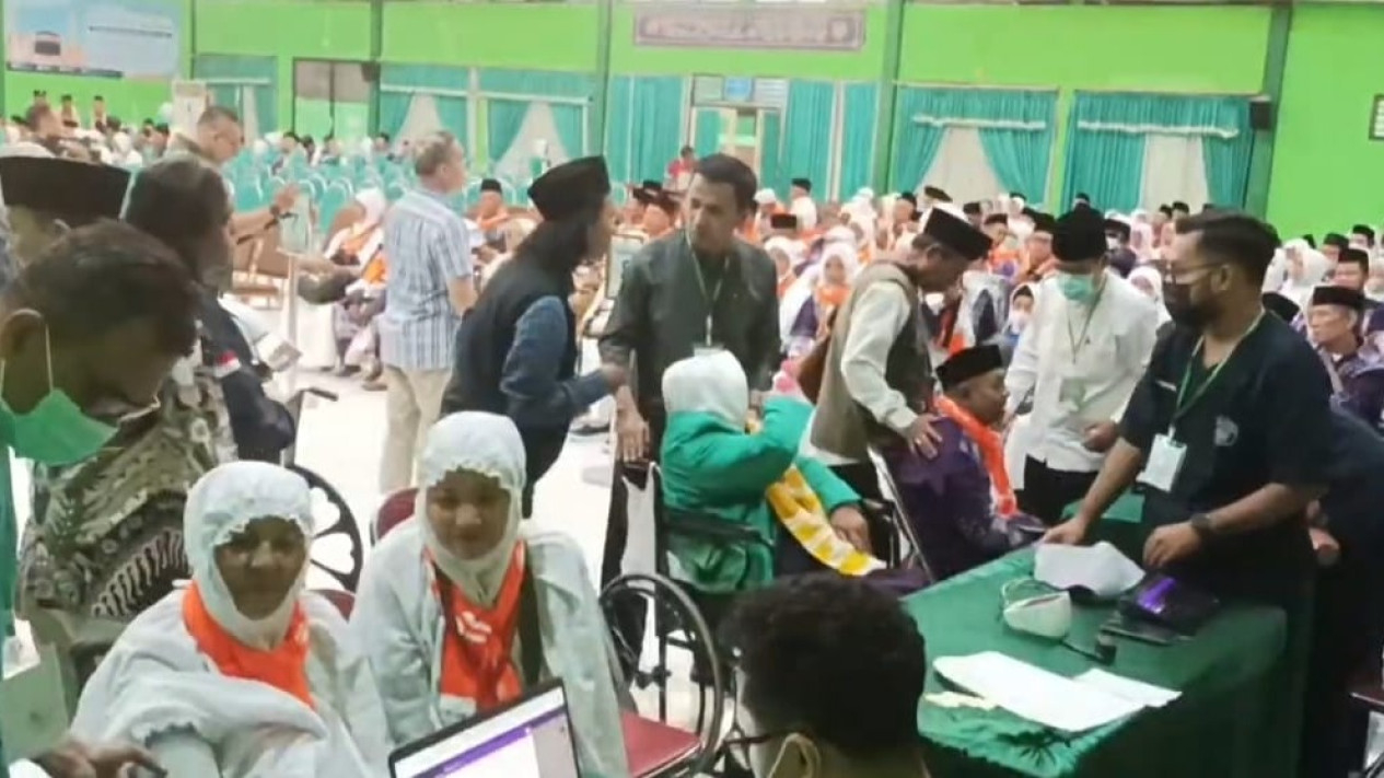 CJH Kloter 1, 2, dan 3 tiba di Asrama Haji Surabaya.