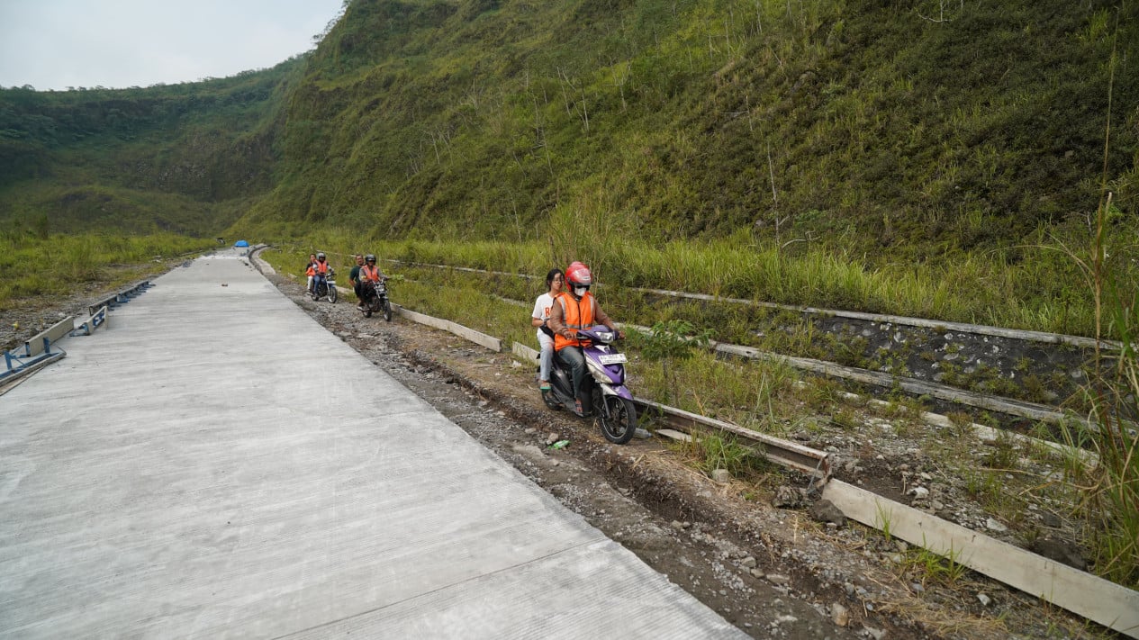 Akses jalan menuju ke Gunung Kelud diperbaiki.