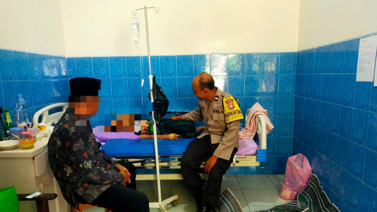 Korban keracunan usai menyantap hidangan pada yasinan di Blitar.