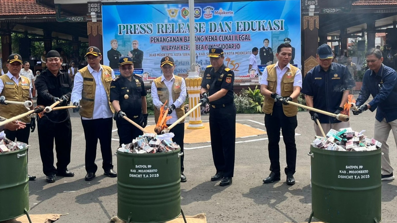 KPPBC Tipe Madya Pabean B Sidoarjo memusnahkan rokok Ilegal