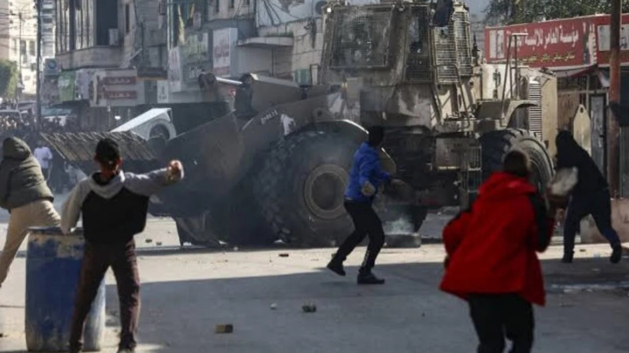 Aksi biadab Militer Israel serang bus jemaah haji Palestina