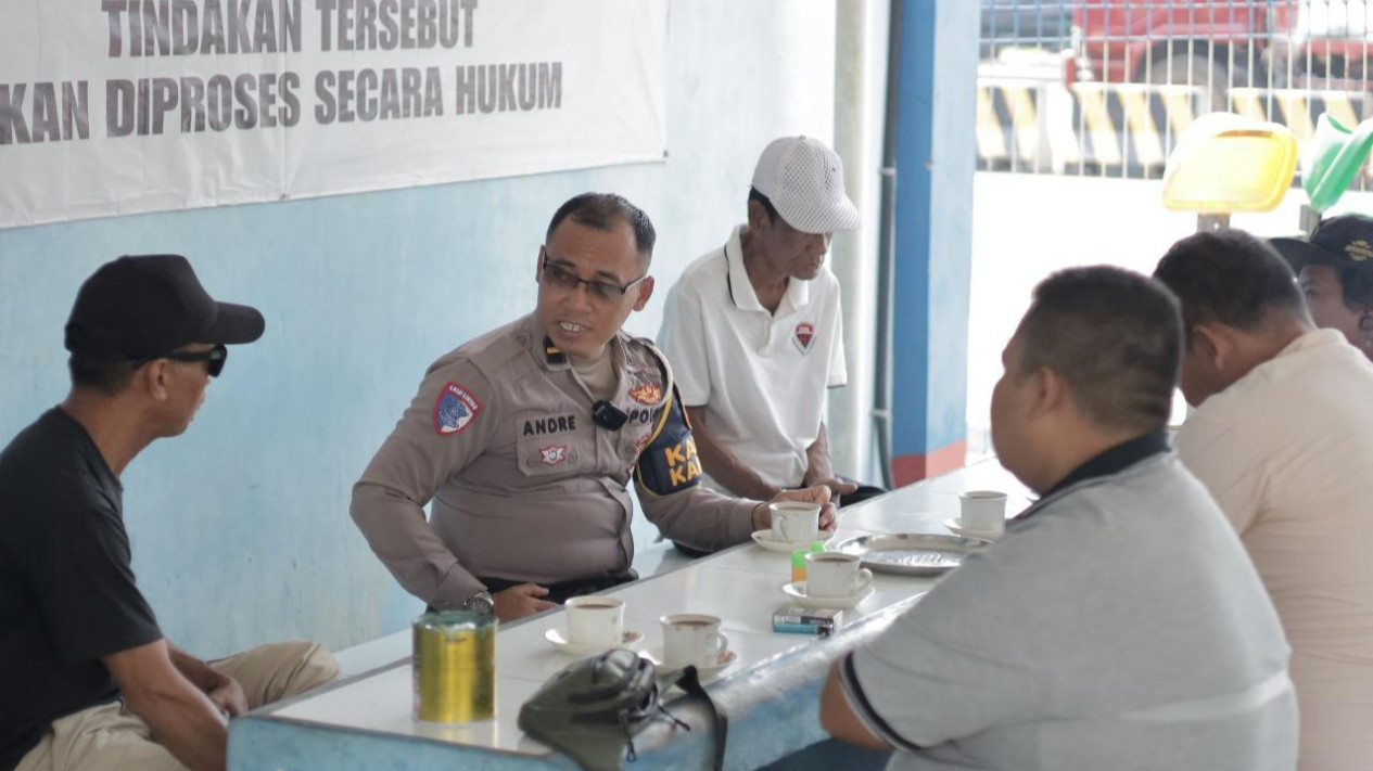 Satlantas Polres Gresik Edukasi Puluhan Sopir