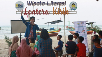 Menengok Wisata Literasi Bikinan PJB di Pantai Plawangan