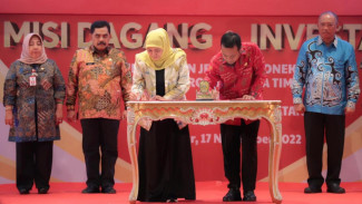 Perkuat Konektivitas Antar Daerah, Gubernur Khofifah Teken Puluhan MoU