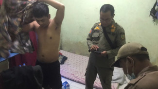 Dua Sejoli Kepergok Berduaan dalam Kos saat Bulan Ramadan