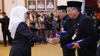 184 Kepala Sekolah Dilantik, Khofifah Minta Tingkatkan Prestasi dan Jaga Integritas