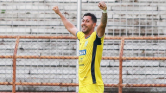 Victor Bertomeu usai cetak gol ke gawang PSCS Cilacap Victor Bertomeu usai cetak gol ke gawang PSCS Cilacap