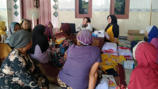 Warga Klampis Bangkalan ikuti pemeriksaan kesehatan gratis Warga Klampis Bangkalan ikuti pemeriksaan kesehatan gratis