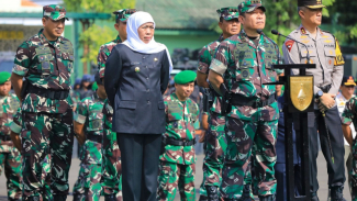 Gubernur Khofifah menghadiri Apel Pasukan Pengamanan Pemilu 2024 Gubernur Khofifah menghadiri Apel Pasukan Pengamanan Pemilu 2024