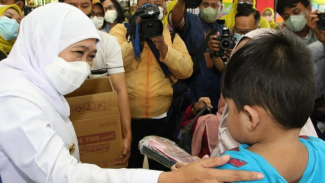 Khofifah saat memantau pelaksanaan Sub PIN Polio Khofifah saat memantau pelaksanaan Sub PIN Polio