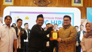 Mas Dhito saat menghadiri pelantikan Pengurus HIPMI Kabupaten Kediri Mas Dhito saat menghadiri pelantikan Pengurus HIPMI Kabupaten Kediri