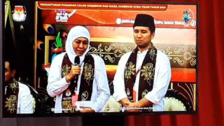 Khofifah dan Emil Dardak daftar ke KPU Jatim di Surabaya.