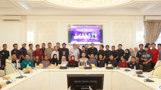 Workshop Tangkal Hoaks Media Call Center (MCC) oleh PWI Pamekasan Workshop Tangkal Hoaks Media Call Center (MCC) oleh PWI Pamekasan