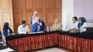 Manajemen RSWH bersama Disnaker Gresik saat interview pekerja disabilitas. Manajemen RSWH bersama Disnaker Gresik saat interview pekerja disabilitas.