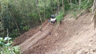 25 KK Terdampak Longsor di Pucanganak Trenggalek