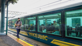 Kereta Panoramic di KA Mutiara Timur. Kereta Panoramic di KA Mutiara Timur.