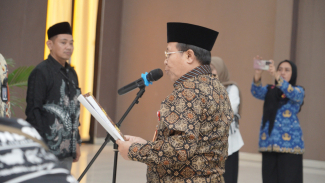 Pelantikan Panitia PPIH inti Embarkasi Surabaya Pelantikan Panitia PPIH inti Embarkasi Surabaya