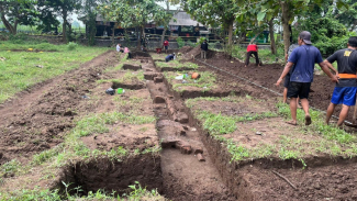 Ekskavasi Candi Brahu di Desa Bejijong Mojokerto Ekskavasi Candi Brahu di Desa Bejijong Mojokerto
