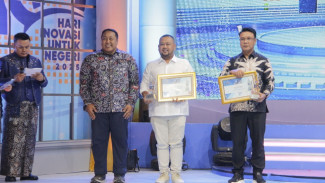 Apresiasi 100 Hari Inovasi untuk Negeri, Bupati Gresik Raih Penghargaan Kepala Daerah Inovatif