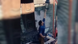 Viral Pemotor PCX Curi Lampu Hias di Kota Lama Surabaya, Polisi Selidiki