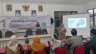 Unusa Ajari Lansia Cegah Penyakit TB Paru di Surabaya