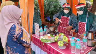 Asyiknya Lomba Memasak Menu Isi Piringku untuk Anak Stunting di Gresik