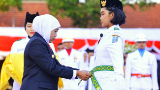 76 Anggota Paskibraka Jawa Timur dalam Rangka HUT RI ke-80 Dikukuhkan