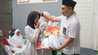 Ketika Puluhan Anak-Anak Tersenyum Bahagia Saat Menerima Santunan dari PNM Cabang Surabaya