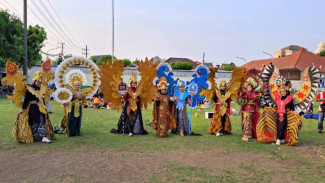 Ajakan Bayar PBB di Warna-warni Karnaval HUT RI di Sidoarjo